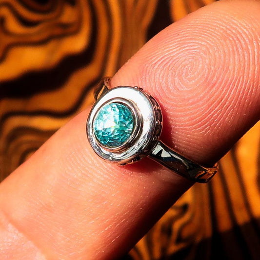 Sterling Silver Solitaire Ring with oval Cut Blue Zircon and 15 CZ - Size 6.5