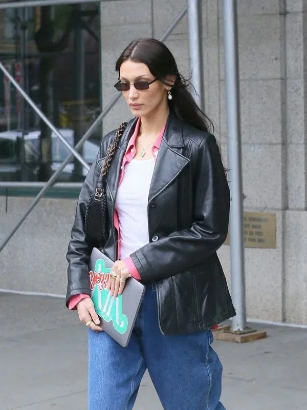 Bella Hadid Lederjacke mit schwarzen Knöpfen